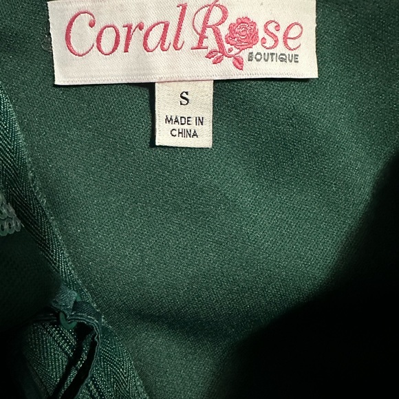 Elegant Green and Gold One-Shoulder Dress - Picture 4 of 4